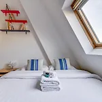 Guestready -- Rooftop Maisonette In Folie-mericout Apartment *